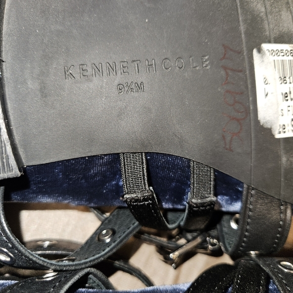 Kenneth Cole Women's Wade Velvet Ballet Flat with Strap Detail - Picture 8 of 10